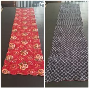 Reversible red/blue table runner